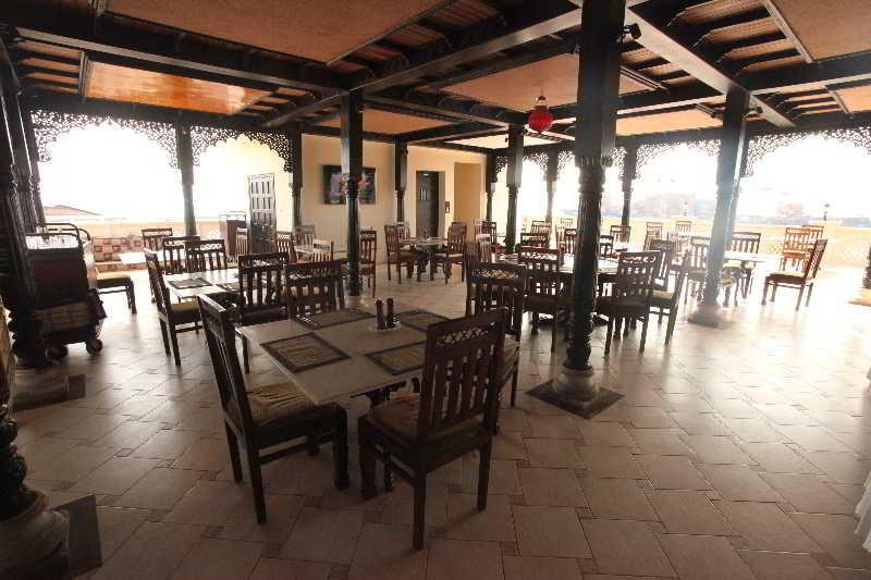 Hotell Golden Tulip Stonetown Boutique 4*